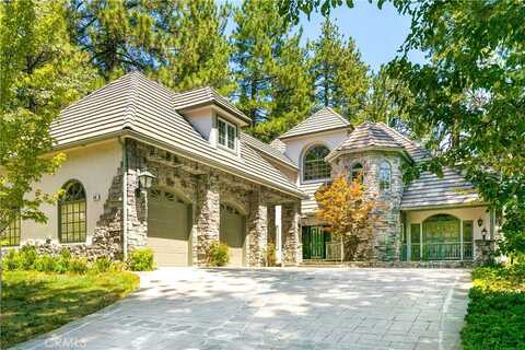 699 Brentwood Drive, Lake Arrowhead, CA 92352