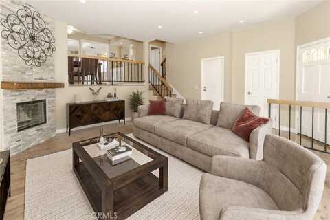 20737 Roscoe Boulevard, Winnetka, CA 91306