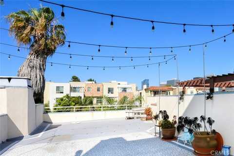 1423 S Beverly Glen Boulevard, Los Angeles, CA 90024