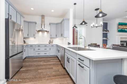 1800 REAR ADMIRAL Lane, St. Johns, FL 32259