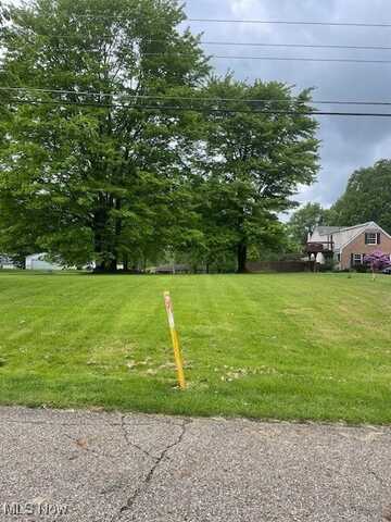 2950 Hi Vue Drive, Green, OH 44312