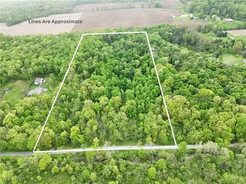 Montgomery Road, Windsor, OH 44099