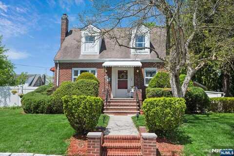 135 Poplar Avenue, Pompton Lakes, NJ 07442