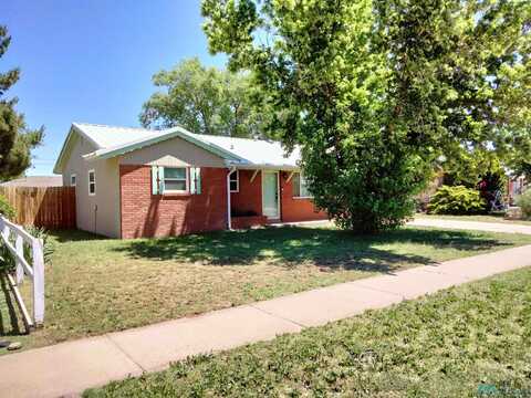 1208 Comer Drive, Clovis, NM 88101
