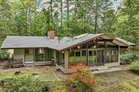 25 Wendover Way, Bedford, NH 03110