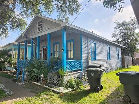 31St, GALVESTON, TX 77550