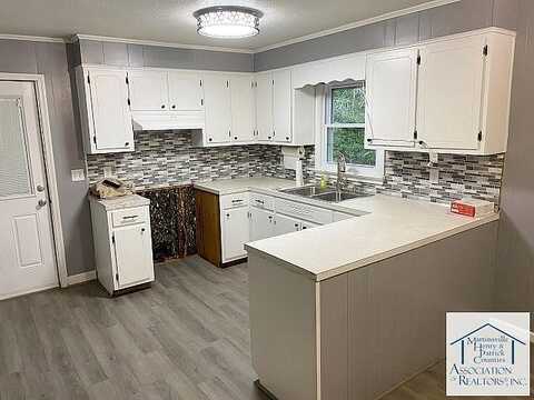 Crestwood, COLLINSVILLE, VA 24078