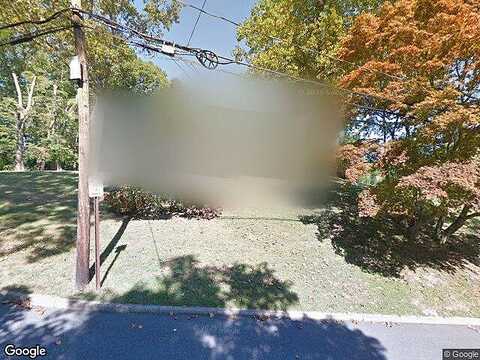 Whitewood, HUNTINGTON, NY 11743