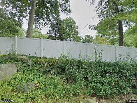Central, HOLLISTON, MA 01746
