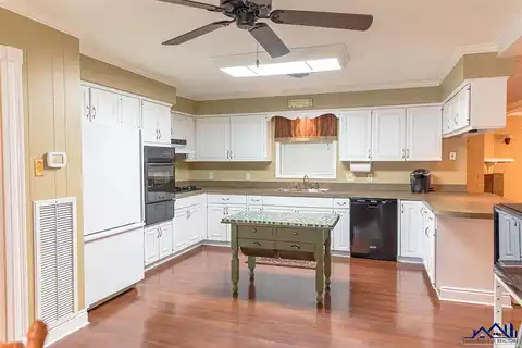 Barbier, THIBODAUX, LA 70301