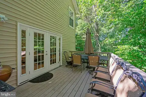 Owens View, LORTON, VA 22079