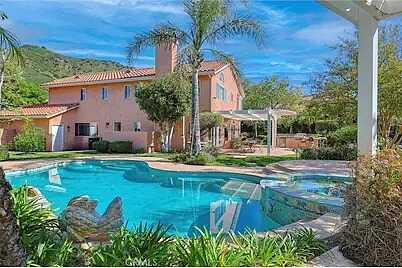 E Of White Oaks, W Of Encino, N Of Victory, S Of, Los Angeles, CA 90033