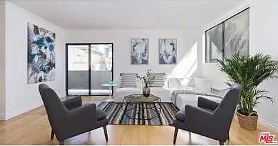 Pinewoo, Los Angeles, CA 90049