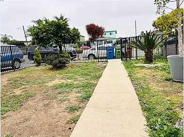 Riverside Driv, Los Angeles, CA 90044