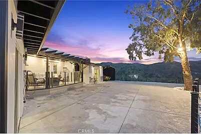 Sepulved, Los Angeles, CA 91352