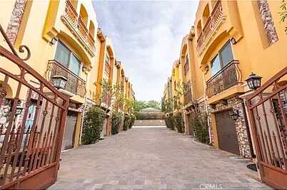 Stockbridge And Templeto, Los Angeles, CA 90001