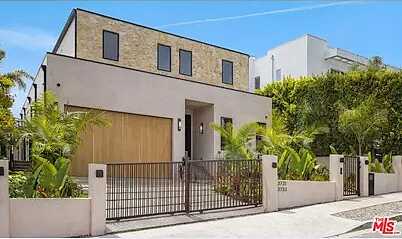 Topanga Blvd / Vanowe, Los Angeles, CA 90066