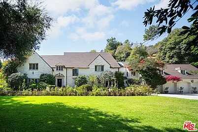 Topanga Blvd / Vanowe, Los Angeles, CA 90077