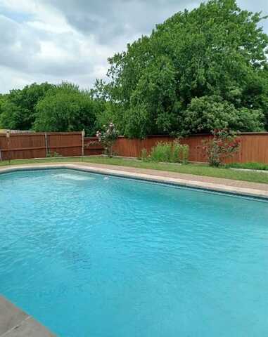 911 Blue Sky Drive, Arlington, TX 76002