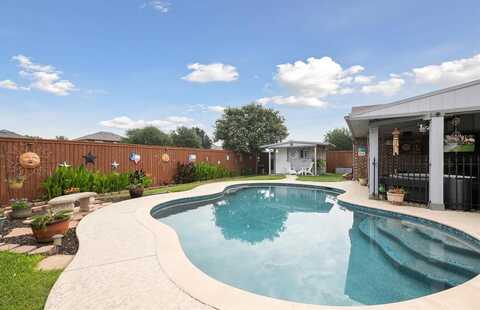 568 Willowview Drive, Saginaw, TX 76179