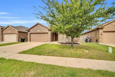 8213 White Hart Drive, Fort Worth, TX 76179