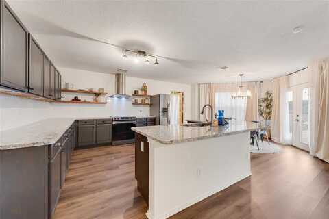 7536 Brentwood Stair Road, Fort Worth, TX 76112