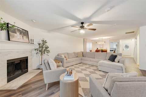 7536 Brentwood Stair Road, Fort Worth, TX 76112