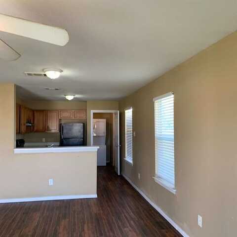 1713 Manor Garden, Greenville, TX 75401