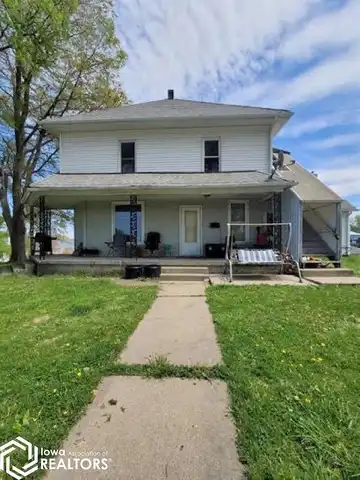 Se Locust, Leon, IA 50144