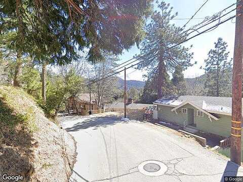 Zurich Dr, Crestline, CA 92325