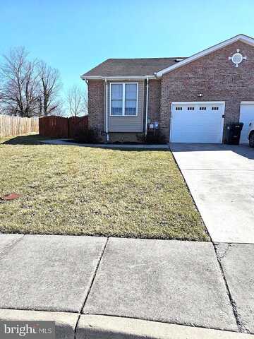 Lora, WOODSTOCK, VA 22664