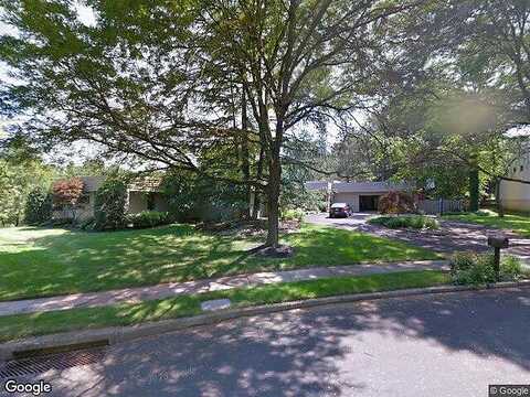Dukes, YARDLEY, PA 19067