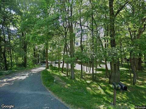 Oak Hollow, MACUNGIE, PA 18062