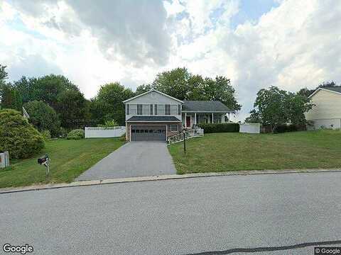 Little Knoll, HANOVER, PA 17331