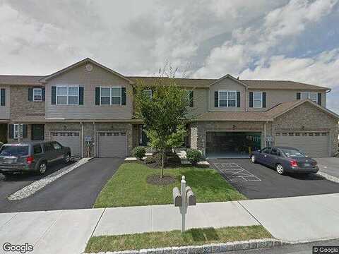 Gillian, EASTON, PA 18040