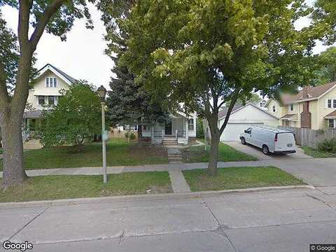 Edgewood, MILWAUKEE, WI 53211