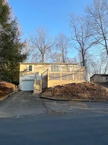 Pinewood, EAST STROUDSBURG, PA 18302