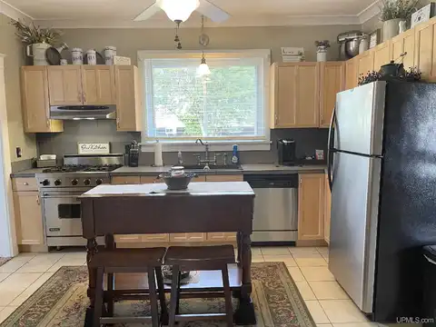 Oak, HURLEY, WI 54534