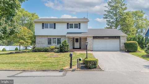 Walnut, MACUNGIE, PA 18062