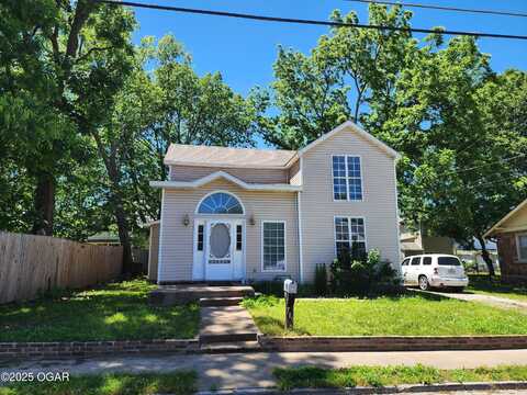 715 Lincoln St., Carthage, MO 64836