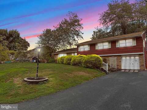 Sandy, MORRISVILLE, PA 19067