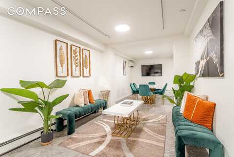 212 East 70th Street, New York, NY 10021