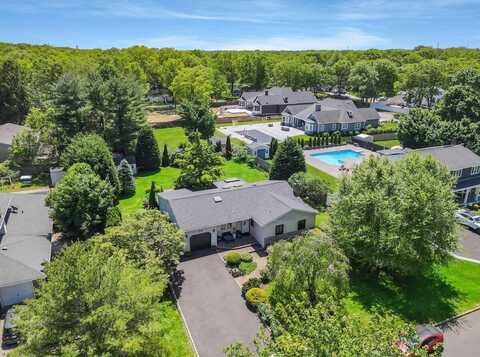 28 Cynthia Drive, Farmingville, NY 11738