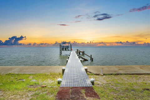Dolphin, MILTON, FL 32583