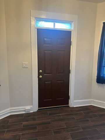 Barwick St, Floral Park, NY 11001