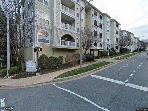 Strutfield Ln, Alexandria, VA 22311