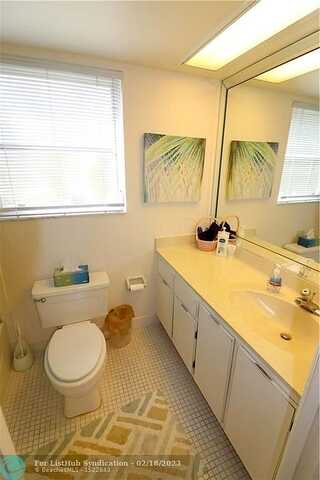 Oaks Way, Pompano Beach, FL 33069