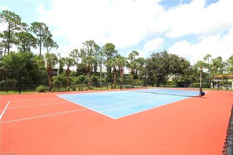 Robin Hood Cir, Naples, FL 34104