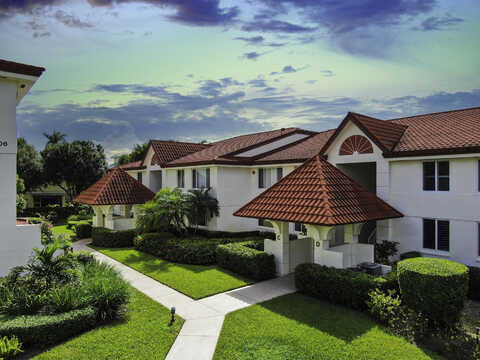 Half Moon Cir, Hypoluxo, FL 33462