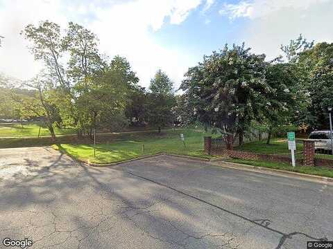 Bushman Dr, Oakton, VA 22124
